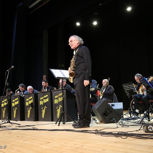 ‍“Swing &amp; rhythm big band in concerto”: grande successo per lo spettacolo di “Sipario aperto per Trecate”