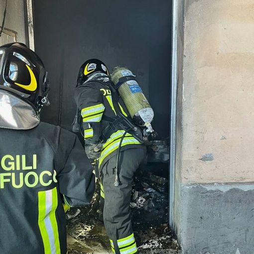 Incendio all' ex caserma Passalacqua di Novara