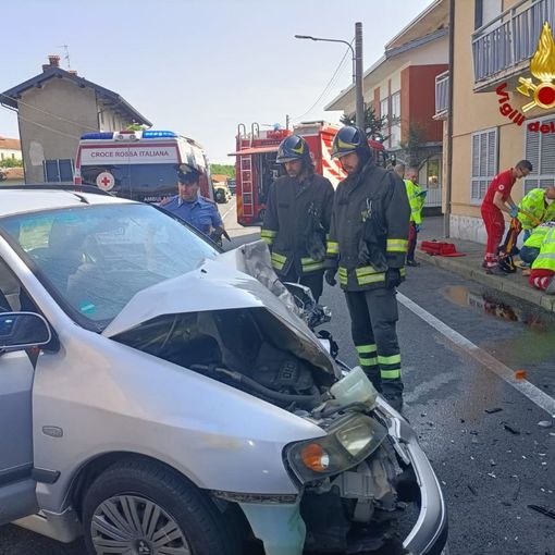 Scontro tra un auto e un furgone a Cureggio