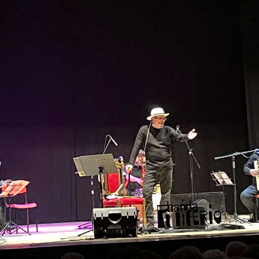 ‍“Sipario aperto per Trecate”: pubblico entusiasta per lo spettacolo “agafo’”  al teatro “Silvio Pellico”