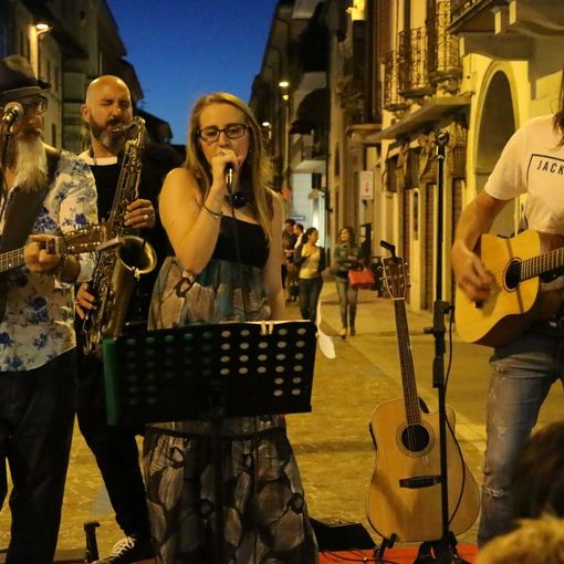 Borgomanero: un mese di saldi, eventi musicali e riscoperta storica nel cuore della città
