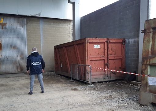 Operazione “Oro rosso”: 90 persone controllate e 17 ditte ispezionate dalla polizia