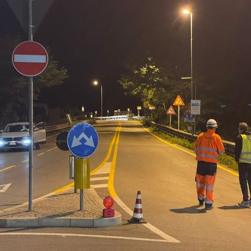 Lavori di verniciatura al Ponte di Ferro di Sesto Calende: senso unico alternato per cinque notti
