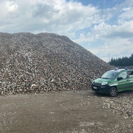 Riciclavano terre da scavo senza controlli: sequestrato impianto a Novara
