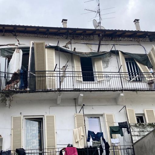 Fuga di gas ed esplosione in una palazzina, otto persone evacuate