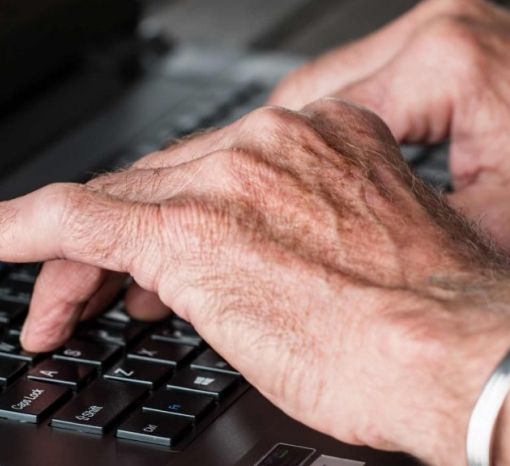&quot;Mai Troppo Tardi&quot;: corsi gratuiti di formazione digitale per over 65