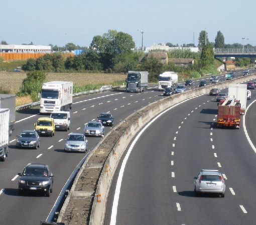 Gli italiani al volante si autopromuovono, la colpa è sempre degli altri