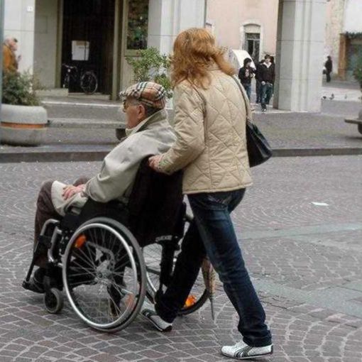 Dalla regione un bonus di 600 euro per chi assume badanti