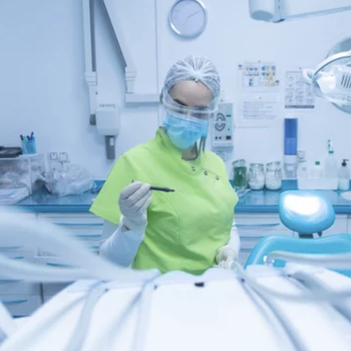 Il Covid è cambiato: &quot;Simile all'influenza, ma vanno creati posti letto negli ospedali: convivremo col virus&quot;