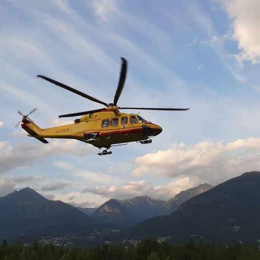 Escursionista cade e si ferisce ginocchio e viso, elisoccorso al Rifugio Rosazza