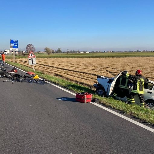 Frontale tra due auto tra Cameriano e Orfengo, due feriti