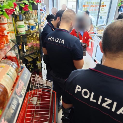 Novara, espulsioni e denunce per spaccio e porto d'armi abusivo