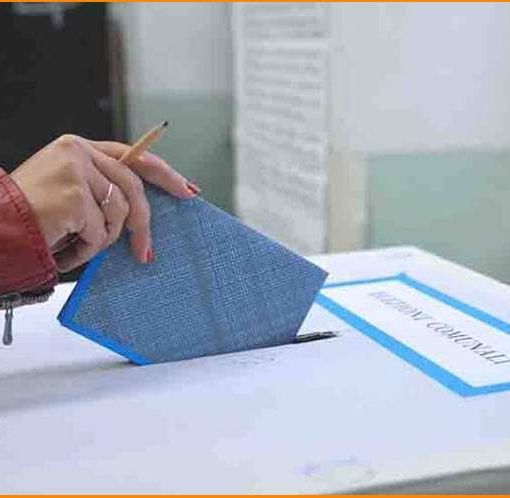 Verso le elezioni. Corsa contro il tempo per simboli di partito, coalizioni e liste