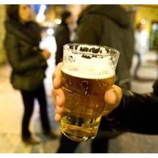 Parapiglia all’ora dell’aperitivo in piazza delle Erbe