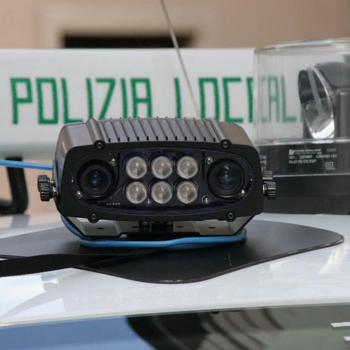 Giovane di Novara segnalato dalla polizia locale per l'uso di fuochi d'artificio in città