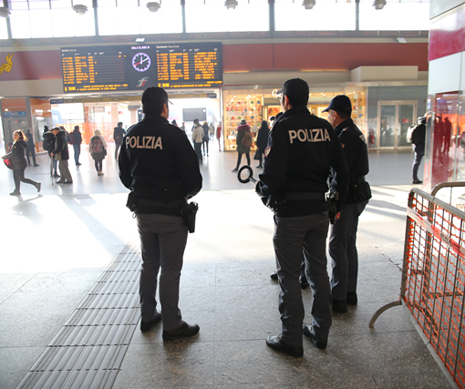 Controlli della polizia ferroviaria a Ferragosto: un torinese denunciato a Novara per possesso di droga