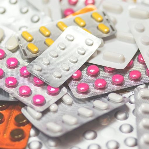 In Piemonte mancano i farmaci, Federfarma lancia l’allarme: “Non si tornerà alla normalità prima di un anno”