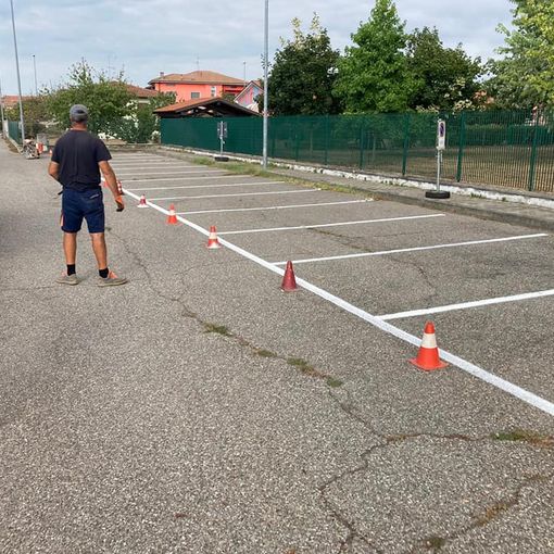 A Momo si rinnova la segnaletica orizzontale