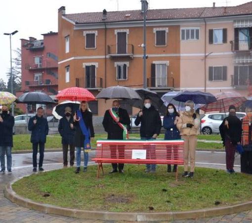 Inaugurata a Borgomanero la Panchina rossa