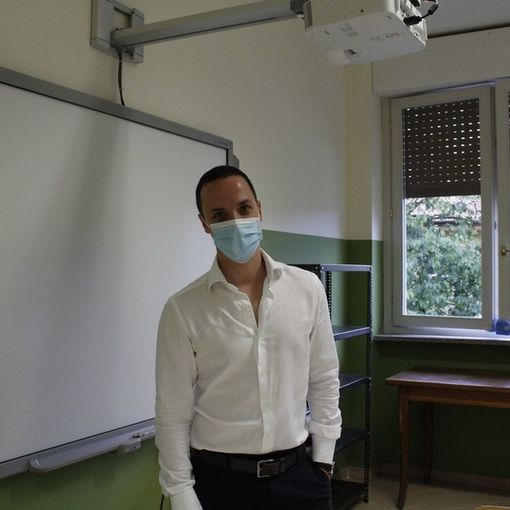 Dal Nord Ovest. Picchia il preside di fronte agli studenti, prof sospeso. Il dirigente è l'ex biellese Paolo Parolini