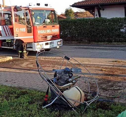 Un parapendio precipita a Borgo Ticino, ferito il conducente