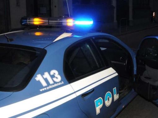 Si infilano in discoteca e strappano le catenine dal collo dei ragazzi: quattro denunce