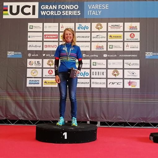 Tamara Rollini del Cycling Center prima assoluta nella Granfondo Tre Valli Varesine