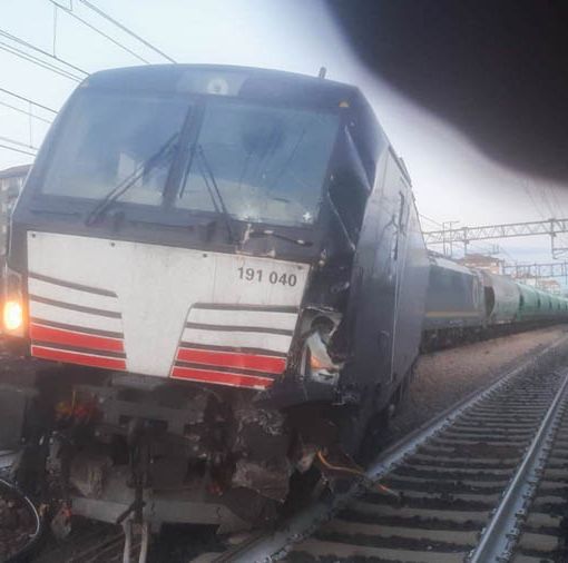 Treno deragliato, il bilancio è di sei feriti: ricoverato il macchinista, cinque passeggeri in codice verde FOTO
