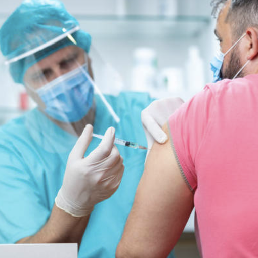 Vaccini antinfluenzali, Magliano: &quot;Scarseggiano&quot;. Icardi replica: &quot;Contiamo su 1,3 milioni di dosi&quot;