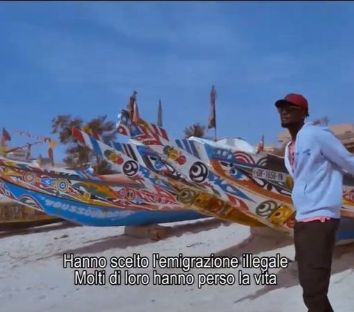 “Il mare è pericoloso, resta in Senegal”: la canzone della Regione Piemonte contro la migrazione clandestina. VIDEO