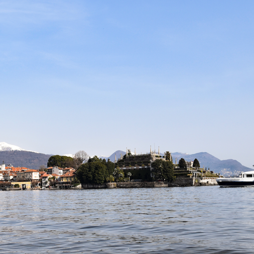 Navigazione Laghi, per le feste di Pasqua record di passeggeri e veicoli trasportati