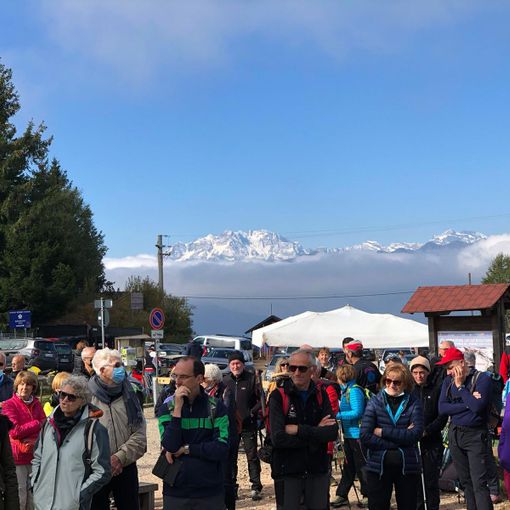 Cai, un successo l’escursione a sostegno dei ristoratori del Mottarone