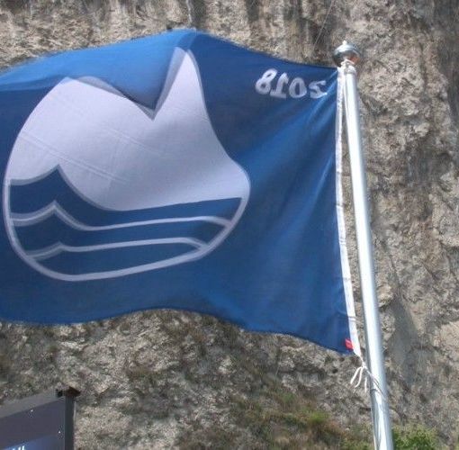 Spiagge pulite: polemico addio di Cannobio e Arona alla Bandiera blu