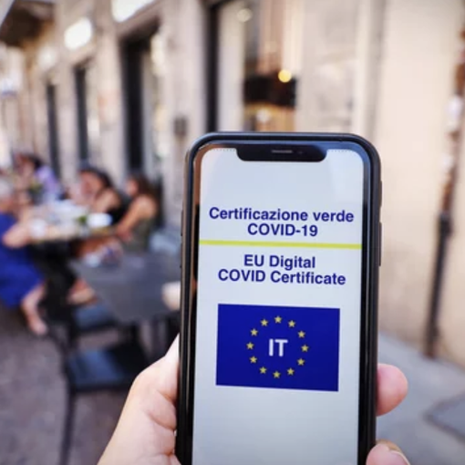 Green pass,si pensa all'obbligo per dipendenti pubblici e lavoratori di bar, ristoranti e palestre