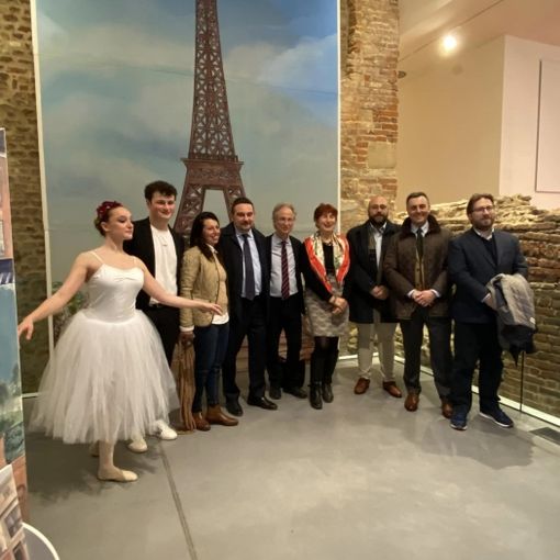 Studenti del Liceo Artistico trasportano Parigi a Novara con un'esposizione unica