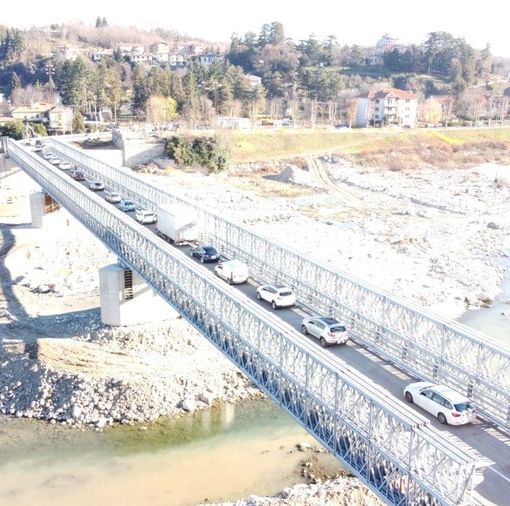 Romagnano, il ponte provvisorio è aperto al traffico