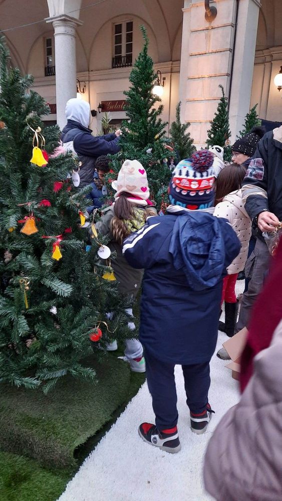 L’amministrazione trecatese ringrazia i bambini per le docrazioni natalizie