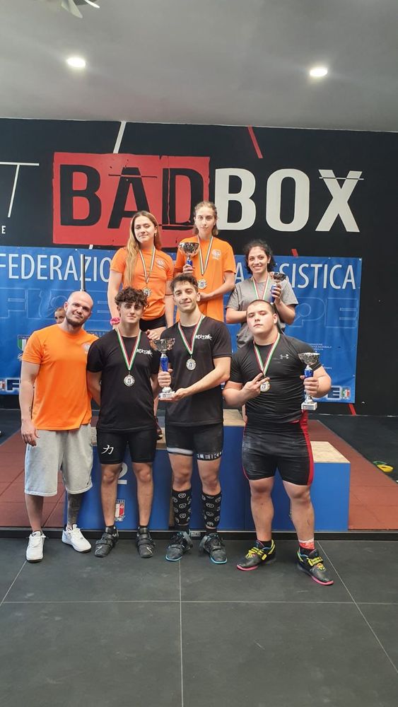 Ai Regionali Juniores di pesitica 5 ori al Team Quisquash Ai Regionali Juniores di pesitica 5 ori al Team Quisquash