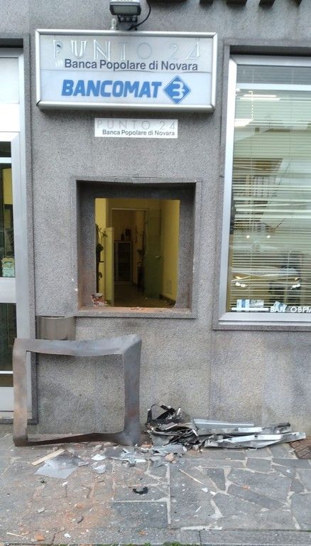 Cronaca Nord-Ovest. Colpo con l'esplosivo al bancomat