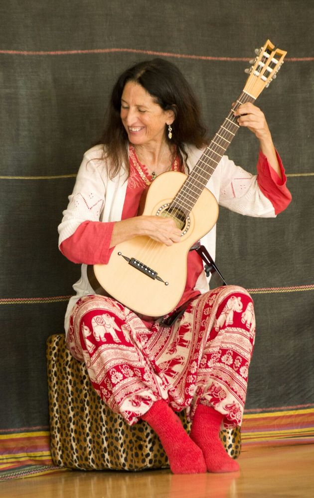 Parte domenica 13 la Rassegna Un paese a sei corde con &quot;Chitarra Femminile Singolare&quot;