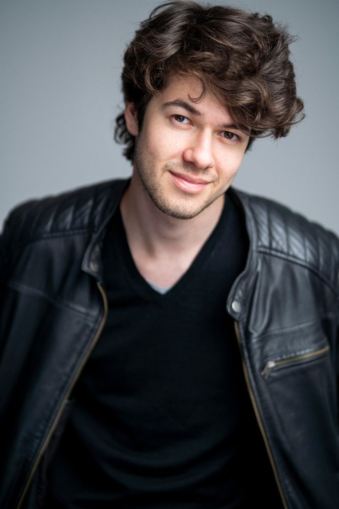 Lorenzo Viganò, giovane attore italiano esordiente, interpreta Tonino Lamborghini nel nuovo film “Lamborghini – The Man behind the legend” Lorenzo Viganò, giovane attore italiano esordiente, interpreta Tonino Lamborghini nel nuovo film “Lamborghini – The Man behind the legend”