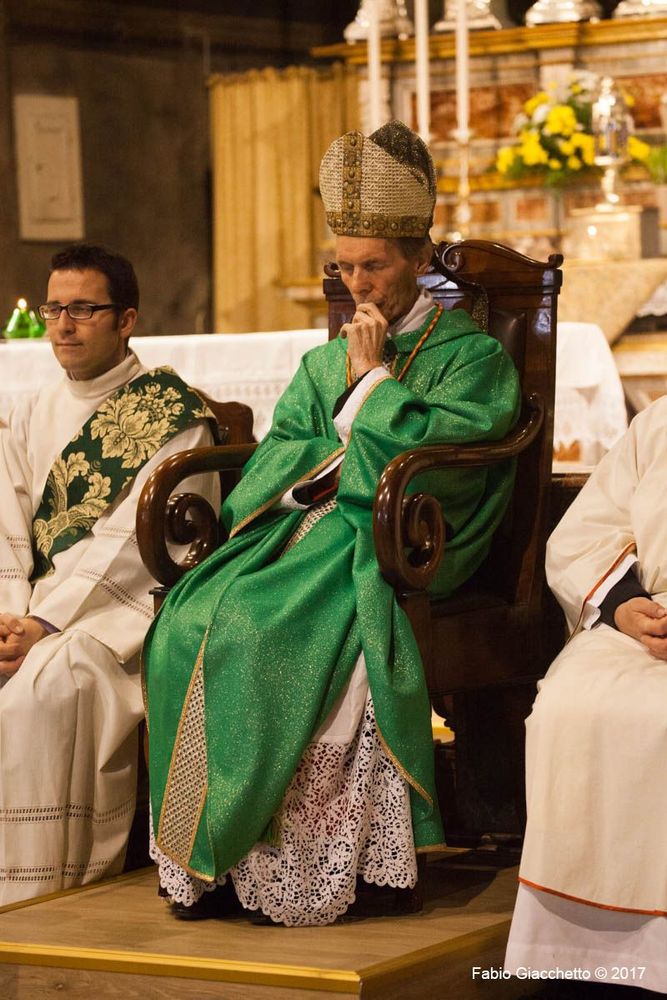 Lutto cittadino per le esequie del cardinale Corti Lutto cittadino per le esequie del cardinale Corti