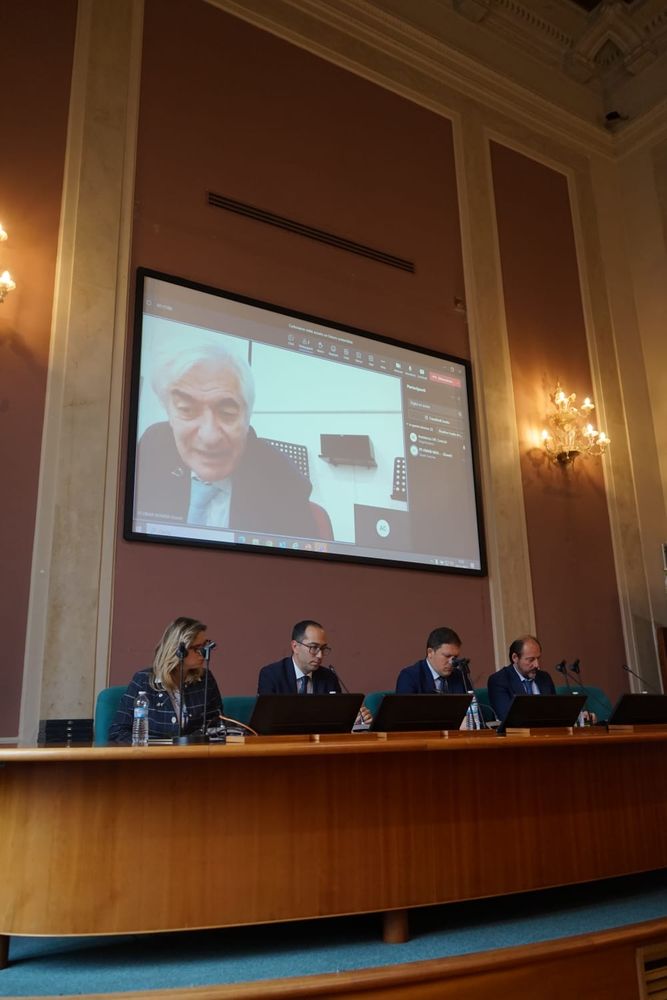 Due scuole novaresi premiate per la didattica innovativa sui laboratori microbiologici Due scuole novaresi premiate per la didattica innovativa sui laboratori microbiologici