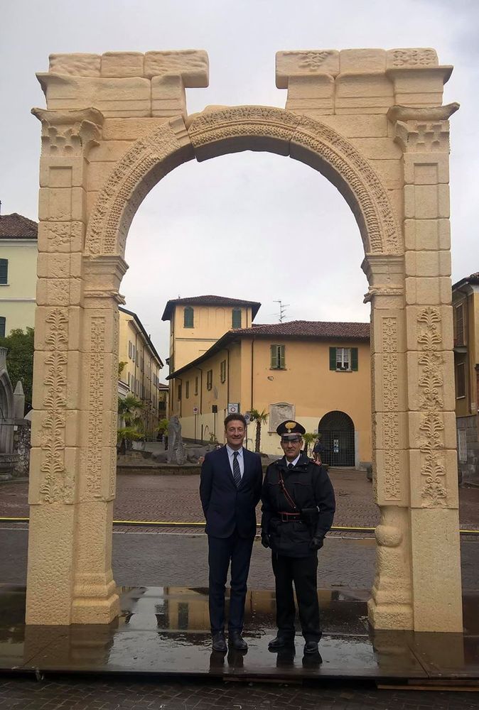 Arona, il luogotenente Zucca lascia il comando della Stazione dei Carabinieri, il saluto del Sindaco Gusmeroli
