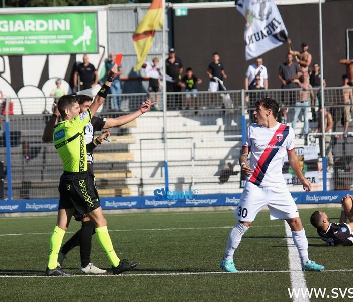 Calcio, Serie D. I provvedimenti del Giudice Sportivo. Una giornata per mister Nisticò, Pera e Degrassi