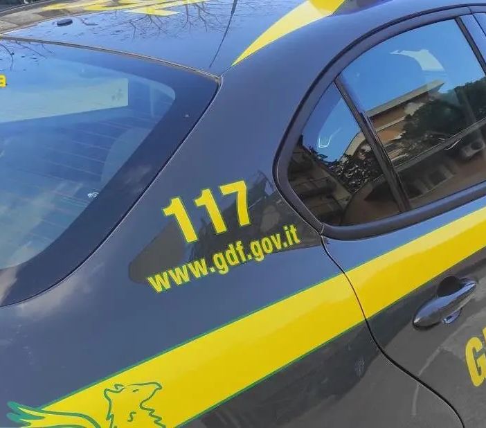 ‘Ndrangheta, detenuti comunicavano con telefonino. 10 arresti in Calabria