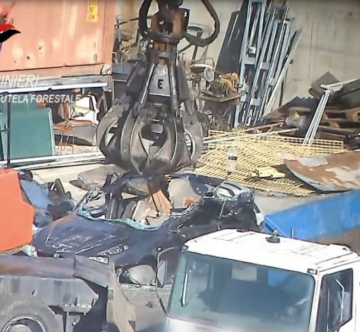 Smaltivano rifiuti pericolosi, sequestri nel reggino e otto indagati