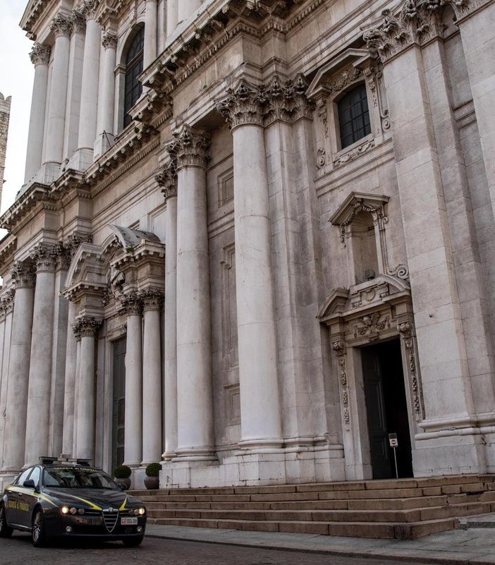 Frode fiscale da oltre 90 milioni, arrestati un giudice tributario, un consulente e un imprenditore. Indagini anche nel novarese