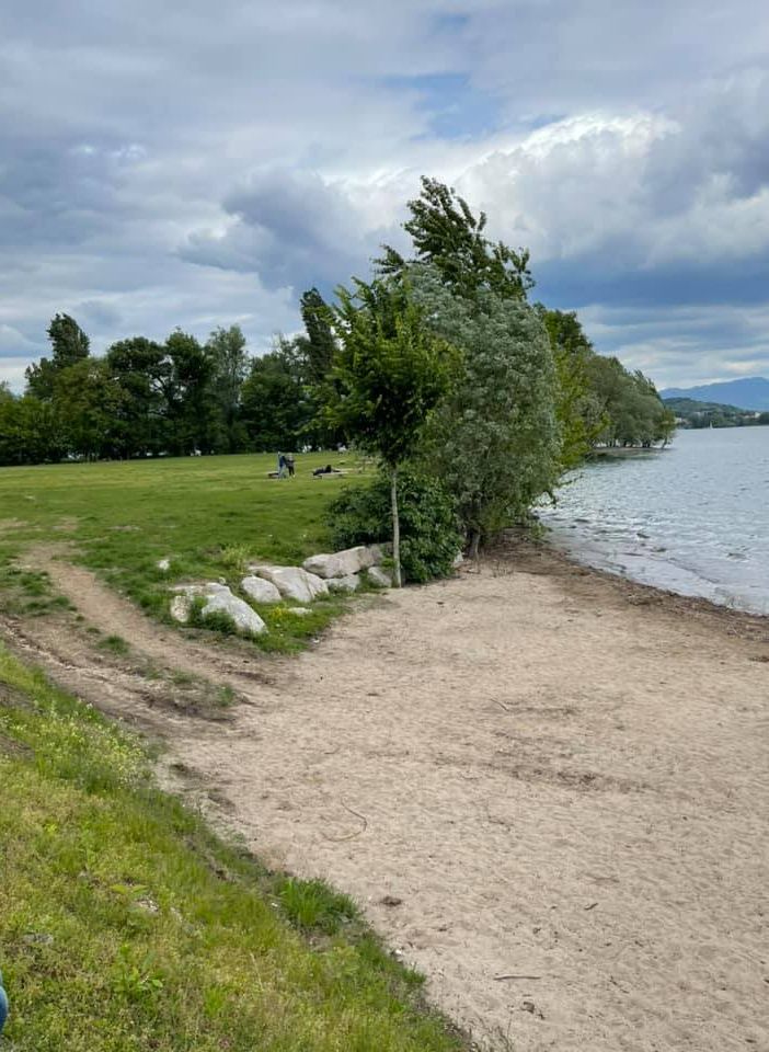 Arona, la spiaggia del Sorriso è stata dichiarata balneabile