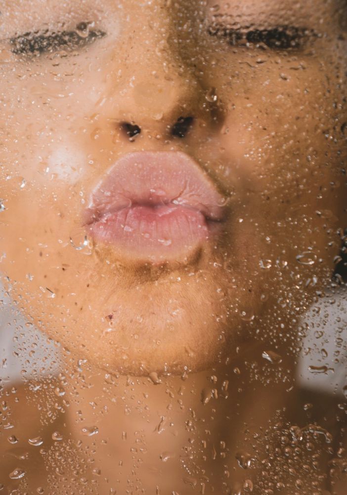Rinnova, Leviga, Splendi:  Lo Scrub Corpo che Trasforma la Pelle